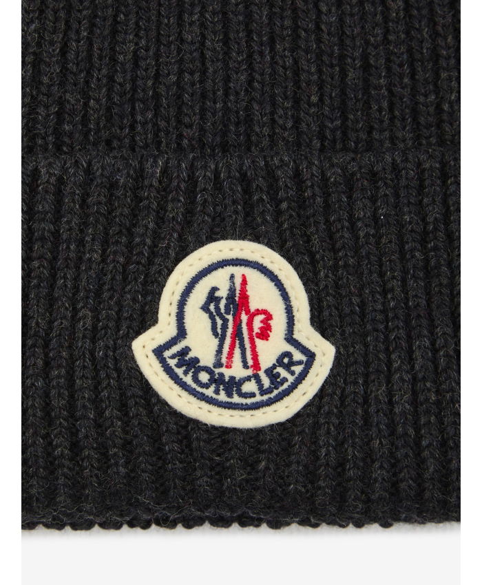 MONCLER - Wool beanie with logo