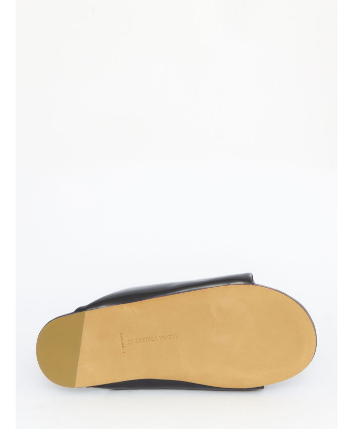 BOTTEGA VENETA - Black leather slides