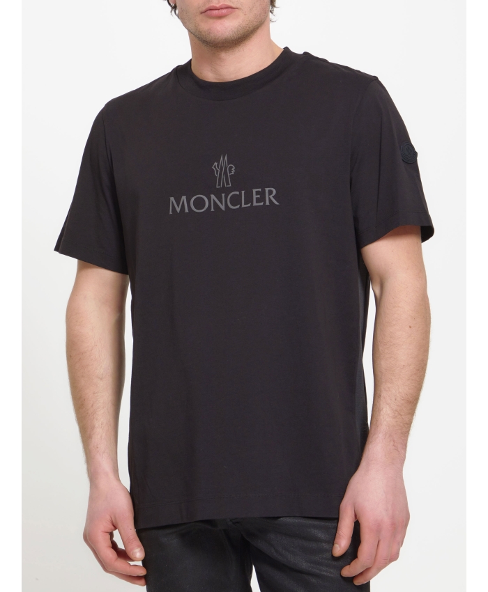 MONCLER - T-shirt nera con logo